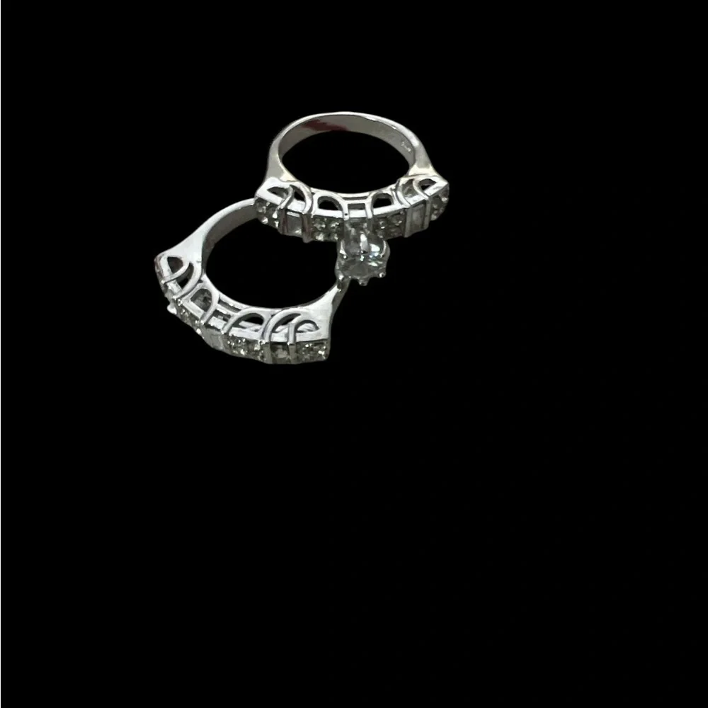 Elegant Silver Ring with Clear Stones - Picture 3 of 4